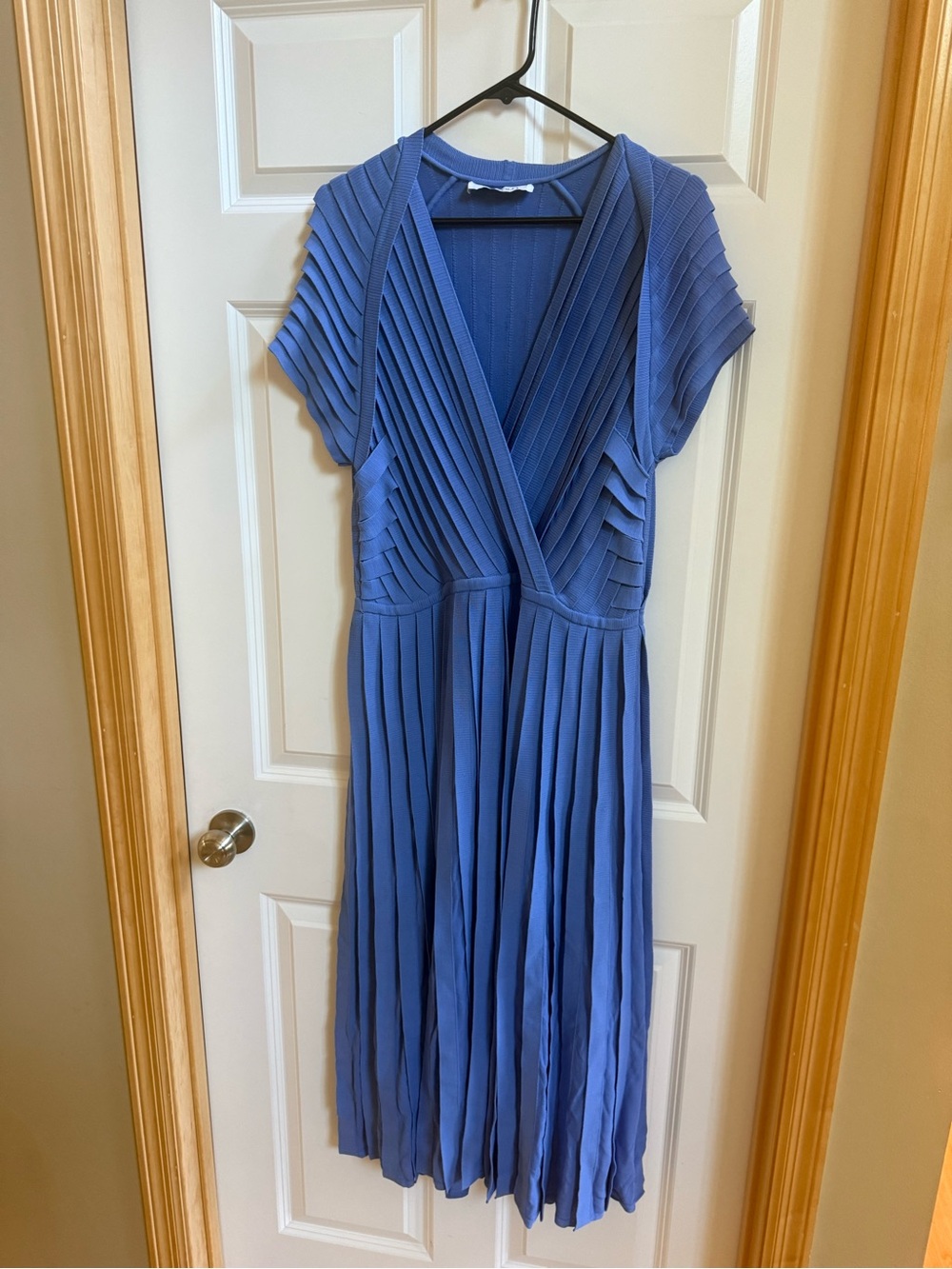 The fold Pleated V-Neck Midi Dress in Periwinkle Blue nwot size 14